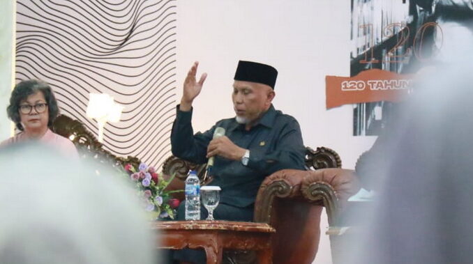 Gubernur Mahyeldi saat memberi sambutan.