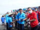 Maelo Pukek di pantai Purus, Padang.