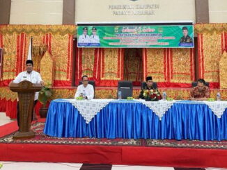 Bupati Suhatri Bur memberikan sambutan pada pengukuhan pengurus PABPDSI atau Bamus pada 13 kecamatan se-Padang Pariaman.