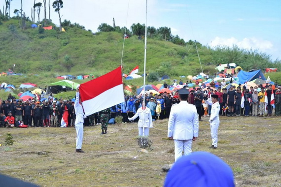 Upacara Peringatan HUT Kemerdekaan Ri ke 77 di puncak Gunung Talang.