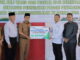 Wako Ramadhani menyerahkan santunan.