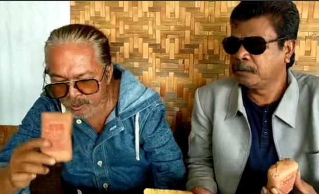 Wan Parau bersama Ade Ambon.