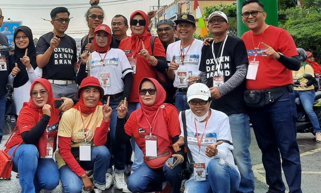 Wawako Erwin Yunaz bersama peserta Gowes Merdeka Iluni SMP I Payakumbuh.
