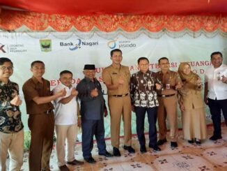 Sekdakab Padang Pariaman Rudy Repenaldi Rilis, S.STP, MM bersama Yusri Kepala OJK Sumatera Barat.