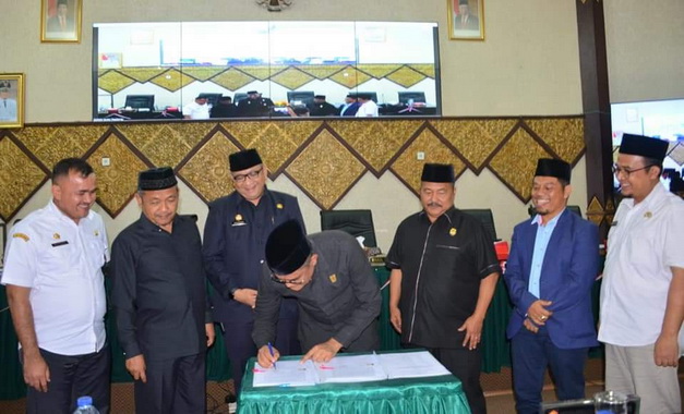 Penandatangan berita acara persetujuan. Penandatangan berita acara persetujuan.