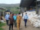 Gubernur Mahyeldi saat meninjau lokasi pengolahan limbah di Bekasi.