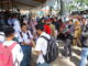 Sejumlah wali murid dan siswa SMAN I Padang datangi kantor Gubernur untuk menyampaikan aspirasi.