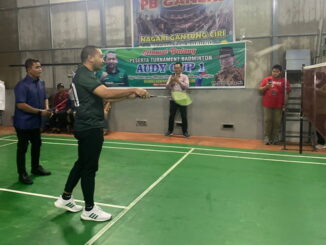 Wagub Andy saat membuka turnamen badminton di Gantung Ciri.