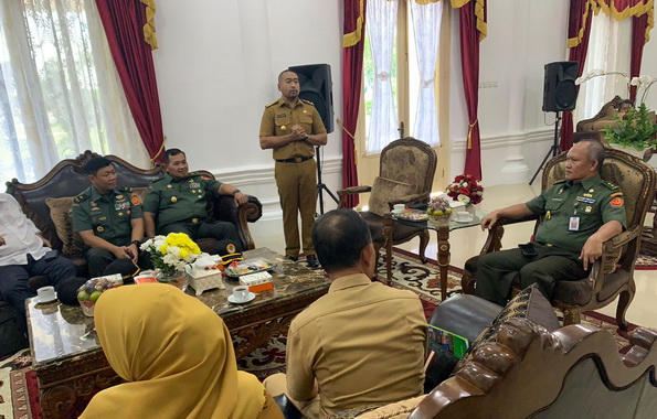 Wagub Audy Joinaldi saat diskusi Sistem Nasional dengan Dewan Ketahanan Nasional RI.