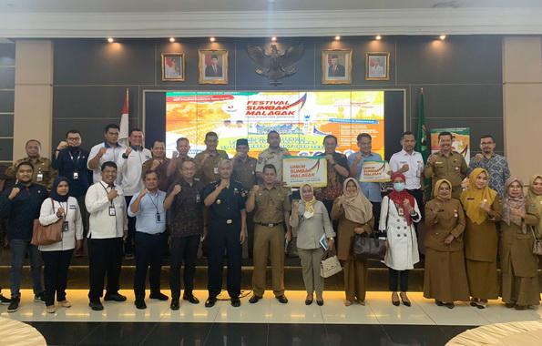 Wagub Audy Joinaldy bersama kepala daerah se Sumbar.