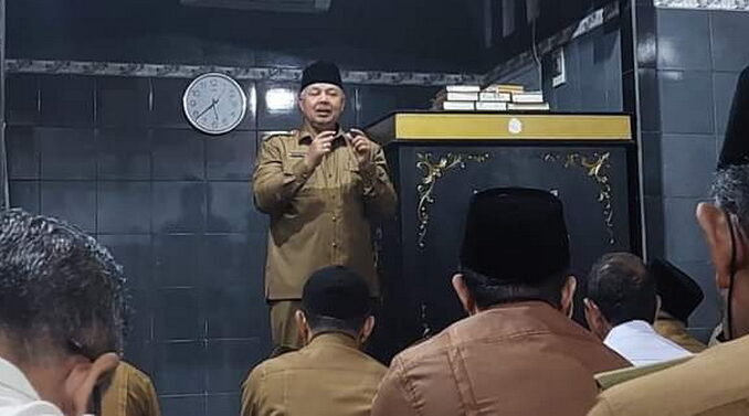 Wako H. Zul Elfian Umar saat memberi tausiah.