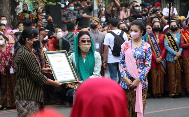 Acara Hari Batik dan Berkebaya di Solo Jawa Tengah.