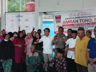 Anggota DPRD Kota Padang, Amran Tono bersama warga dalam Reses III tahun 2022 dikelurahan Pampangan Nan XX, kecamatan Lubuk Begalung.