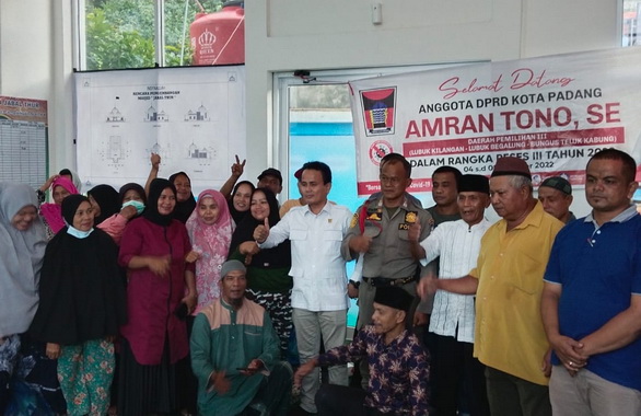 Anggota DPRD Kota Padang, Amran Tono bersama warga dalam Reses III tahun 2022 dikelurahan Pampangan Nan XX, kecamatan Lubuk Begalung.