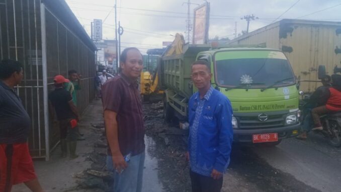 Antisipasi Banjir Lurah Lima Puluh Amran Mengajak Semua Masyarakat Lima Puluh membersihkan Saluran Air dan gorong gorong