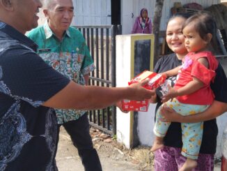 Cegah Stunting, Duo Lurah Di Payakumbuh Barat Serahkan Bantuan Susu dan Makanan Tambahan Buat Balita