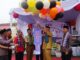 Gubernur Mahyeldi melepaskan balon peringatan HUT SMAN 5.