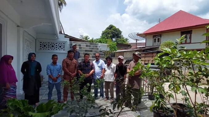 Penyerahan bibit di Muaro Paneh.