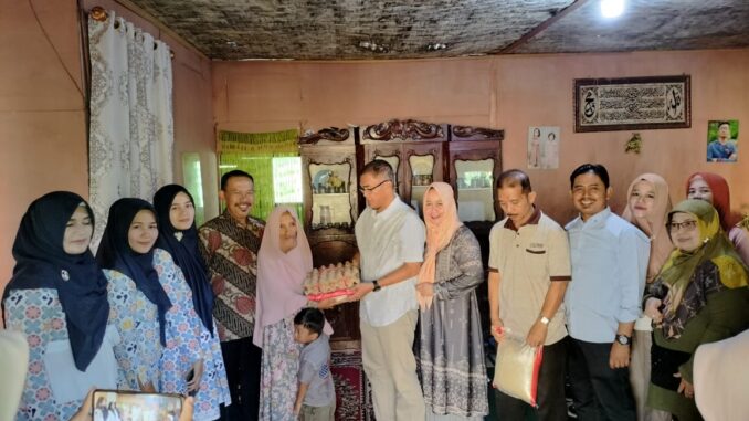 Wako Rida Ananda Serahkan Bantuan Stimulan Untuk Penuhi Gizi Anak Stunting