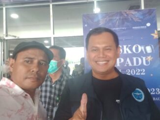 GM Angkasa Pura II Bandara Internasional Minangkabau, Siswanto ,Bersama Wartawan Editor penjelasan pada awak media terkait trafik Nataru. Sabtu 31 Desember 2022 jam 14.40 Wib