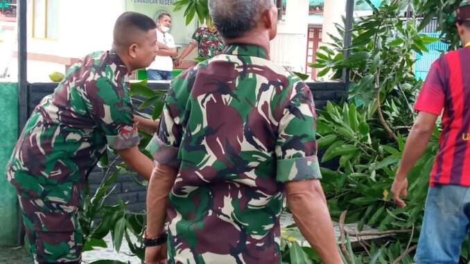 Puluhan Personil TNI-AD Kodim 1415Selayar Diterjunkan Dalam Giat Pengurangan Resiko Dampak Bencana