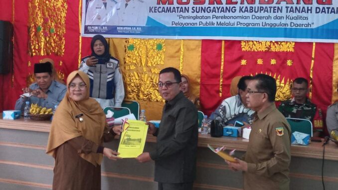 Anton Yondra Wakil Ketua DPRD Tanah Datar Bersama 2 Orang Anggota DPRD Nurhamdi Zahri Dan Azwar Rabain Menghadiri Musrembang Kecamatan Sungayang