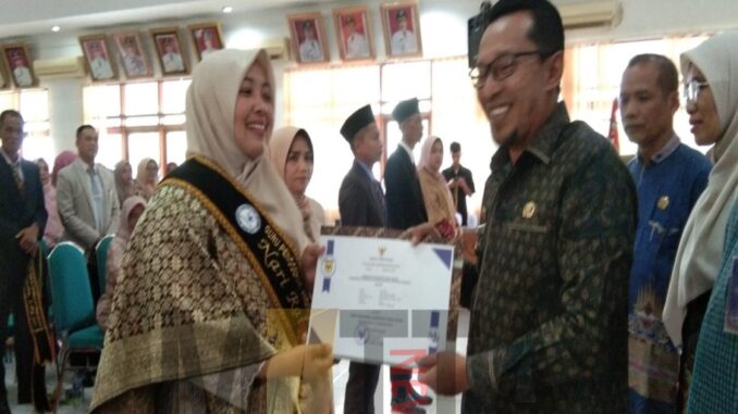 Bupati Eka Putra Kukuhkan 91 Orang Guru Pengerak Dan 16 Orang Guru Pengajar Praktik Di Tanah Datar