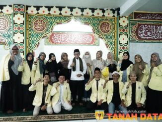 Bupati Tanah Datar Eka Putra Hadiri Kegiatan Magrib Mengaji Dan Wirid Yasinan Di Masjid Babusalam Kapuah Pagaruyung