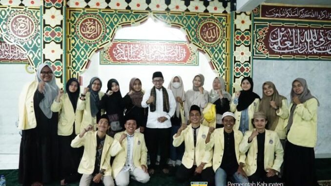 Bupati Tanah Datar Eka Putra Hadiri Kegiatan Magrib Mengaji Dan Wirid Yasinan Di Masjid Babusalam Kapuah Pagaruyung