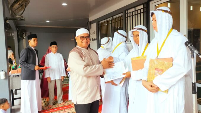 Firdaus Ilyas dengan peserta