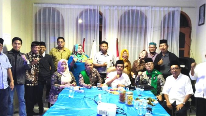 Jajaran Pengurus Pusat PERTI dan Masyarakat Muslim, Berusaha Sukseskan Rakernas dan Lokakarya Nasional