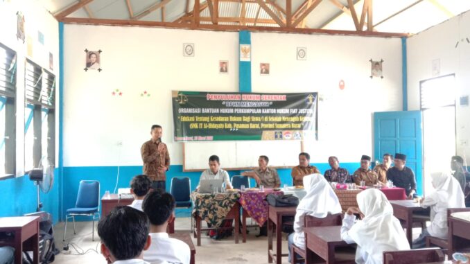 Penyuluhan Hukum Serentak seluruh Indonesia kepada Siswa siswi di SMK IT AL - Hidayah, Nagari Aia Gadang