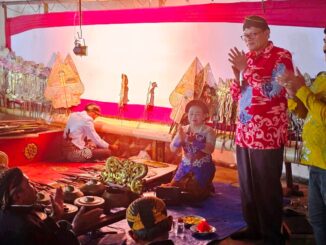 Zulkenedi Said pada pembukaan kegiatan Pentas Seni Anak Nagari di Simpang Empat Pasaman Barat