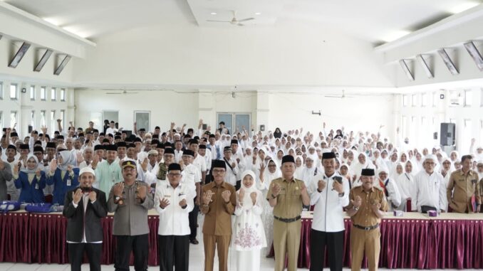 306 Calon Jemaah haji Kabupaten 50 Kota usai di lepas Bupati Safarudin.