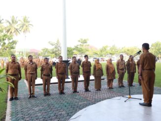Sekdako Dafrul Pasi saat menjadi pembina apel pagi di Kantor Walikota Payakumbuh