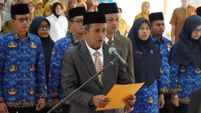 Syofa Nofa Budianto sedang mengucapkan sumpah dan janji