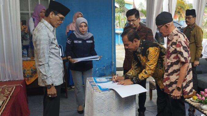 Tiga Jabatan Direksi Perumda Air Minum Tirta Luak Nan Bungsu diserahterimakan kepada Bupati Safaruddin