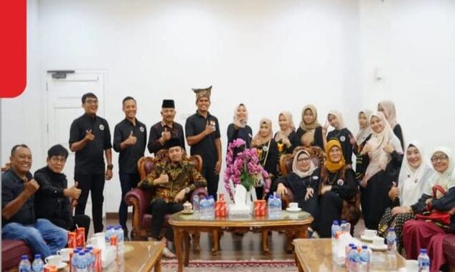 Wako Bukittinggi Erman Safar Terima Kunjungan Sanggar Tari dan Musik Syofyani