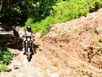 Wali Kota Sawahlunto Deri Asta Saat Mengendarai Sepeda Motor Terabas