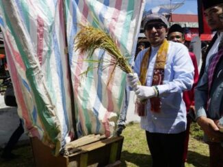 Bupati Eka Putra dalam penobatan Nagari Tabek Sebagai Nagari Padi Salibu Dan Makan Bajamba
