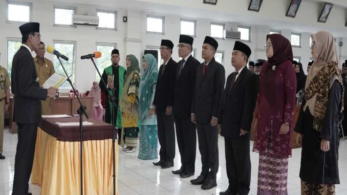 Bupati Safaruddin Lantik dan Ambil Sumpah 59 Pejabat di lingkungan Pemkab Limapuluh Kota