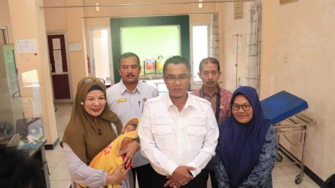 Dinas P3AP2KB Kota Payakumbuh membuka pelayanan KB sejuta akseptor yang dilaksanakan serentak di seluruh Indonesia.