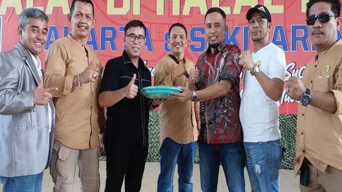Hadiri HBH IKWAL 2023, Bos Toko Serba 35.000 Menangkan Lelang Singgang Ayam