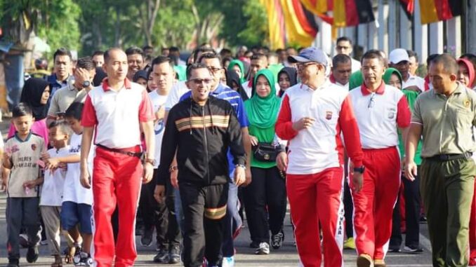 Pelepasan jalan santai oleh Bupati Eka Putra