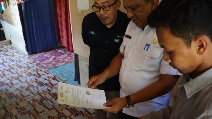 Penyerahan bantuan Kepala Kantor Pos Cabang Utama Padang kepada Pj.Bupati Mentawai