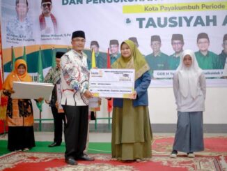 Pj. Wako Payakumbuh Rida Ananda saat pengukuhan PDM dan PDA Kota Payakumbuh
