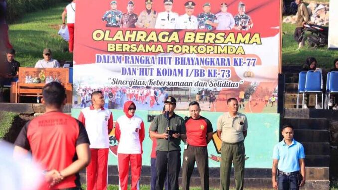 Pj. Wali Kota Payakumbuh Jadi Komandan Apel Olahraga bersama Forkopimda Kota Payakumbuh dan Kabupaten Limapuluh Kota di Lapangan Denzipur Padang Mengatas