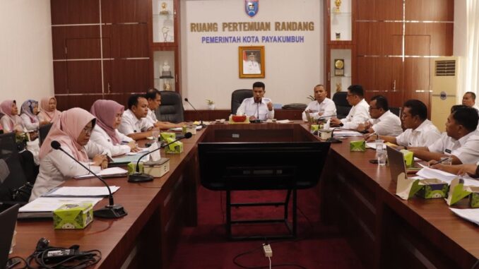 Pj.Sekretaris Daerah Dafrul Pasi pimpin rapat Tim Anggaran Pemerintah Daerah (TAPD)