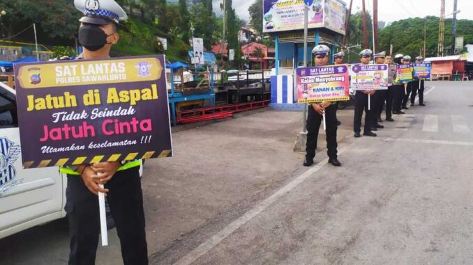 Sat Lantas Polres Sawahlunto mengedukasi masyarakat