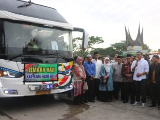 Wabup Rizki Kurniawan Nakasri Lepas Keberangkatan 274 Jemaah Haji Kabupaten Limapuluh Kota Menuju Tanah Suci